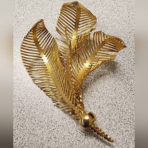 Vintage rare Corocraft gold tone open leaf brooch